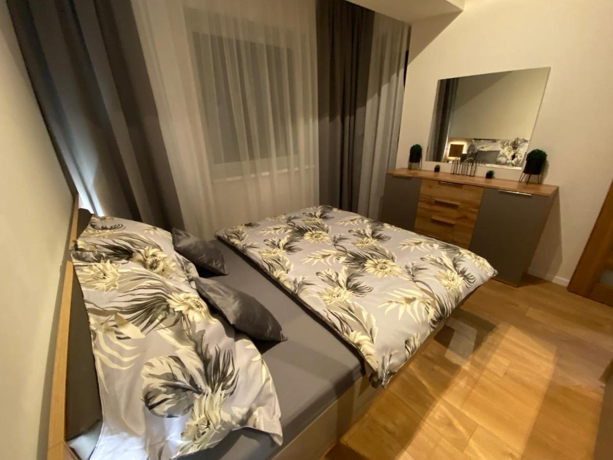 Apartment Mala Praha & Parking In The Garage Zilina Exterior photo