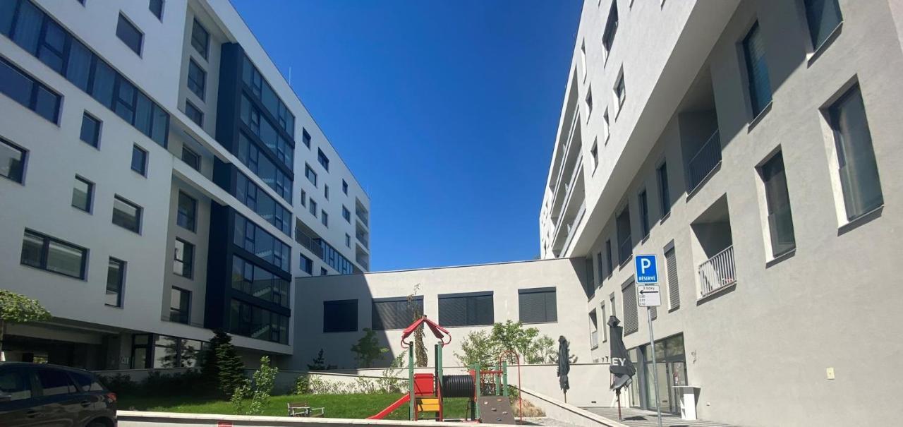 Apartment Mala Praha & Parking In The Garage Zilina Exterior photo